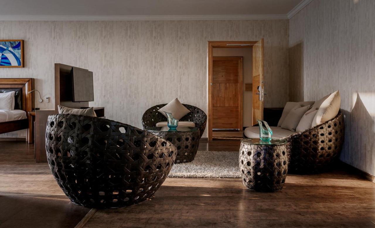 ザ パノラミック ゲートウェイ ホテル ムンナール エクステリア 写真 The interior of a suite at the Mandarin Oriental, Munich