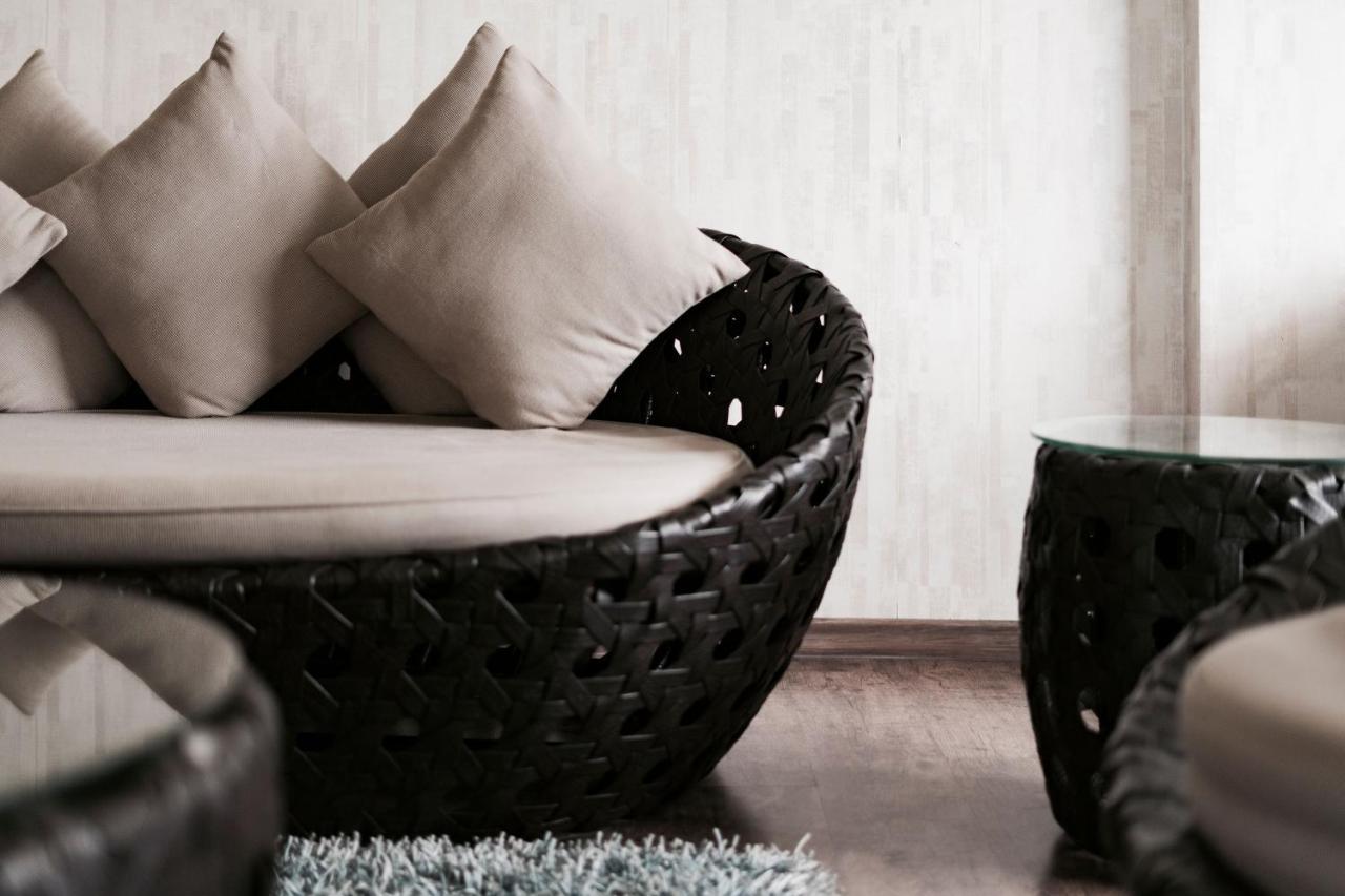 ザ パノラミック ゲートウェイ ホテル ムンナール エクステリア 写真 A rattan chair