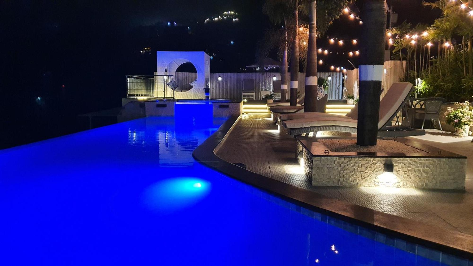 ザ パノラミック ゲートウェイ ホテル ムンナール エクステリア 写真 The pool at the hotel