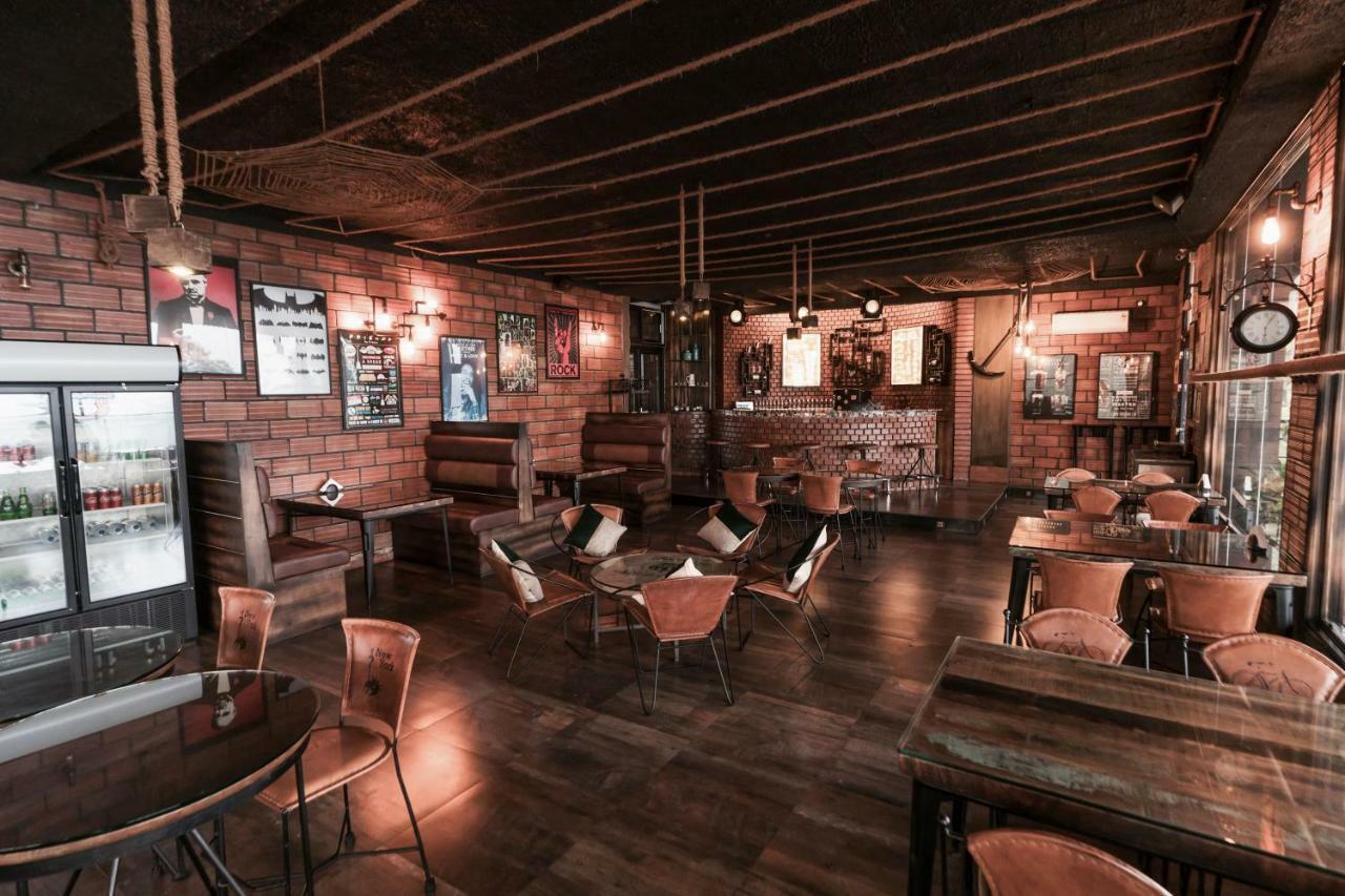 ザ パノラミック ゲートウェイ ホテル ムンナール エクステリア 写真 Interior of the restaurant